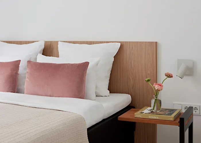 Yays Salthouse Canal By Numa Amsterdam