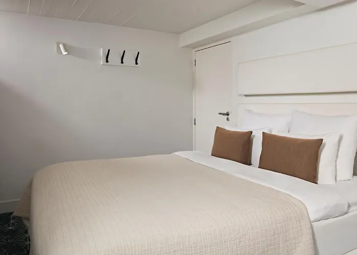 Yays Salthouse Canal By Numa